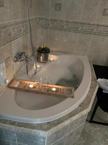 Bilik mandi di Apartments RENESANCE