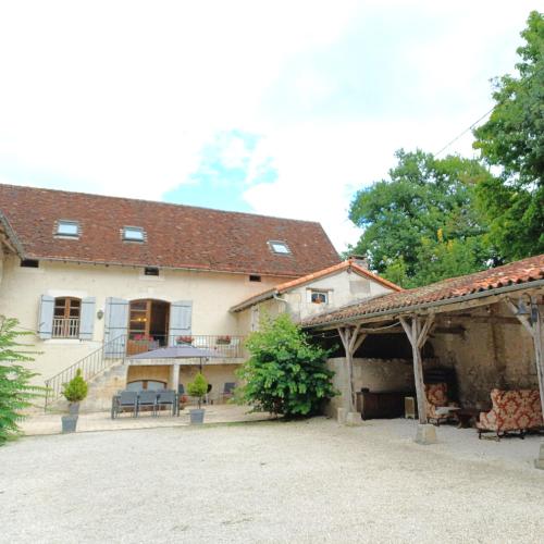 Big 4 bedroom property in the grounds of a Chateau