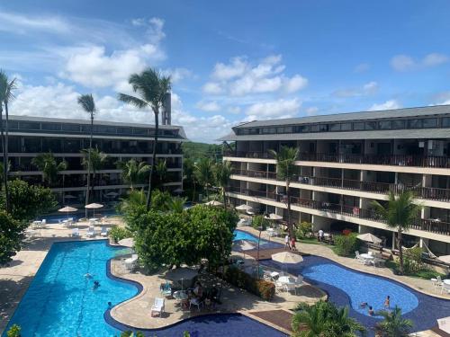 ポルト・デ・ガリーニャスにあるNannai Residence Porto de Galinhas By LOUIのプールのあるリゾートの航空写真