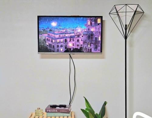 TV at/o entertainment center sa macity