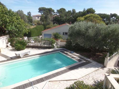 Photo de la galerie de l'établissement Villa avec piscine, internet et climatisation., à La Seyne-sur-Mer
