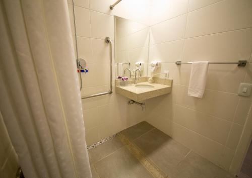 Koupelna v ubytování Diff Hotel - by Easy Hotéis