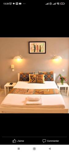 a bedroom with a large bed in a room at Benoua Lodge in Ouagadougou