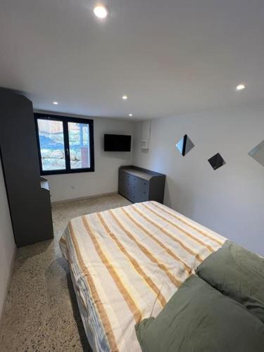 a bedroom with a large bed in a room at Le petit coin du Fau in Montauban