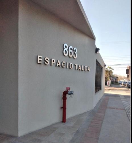 a red fire hydrant on the side of a building at Departamento en centro de talca in Talca