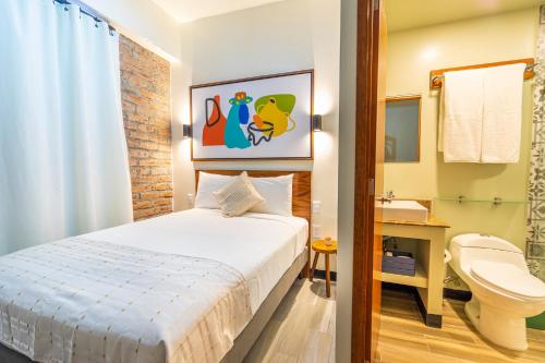 Postel nebo postele na pokoji v ubytování Joint Boutique Hotel