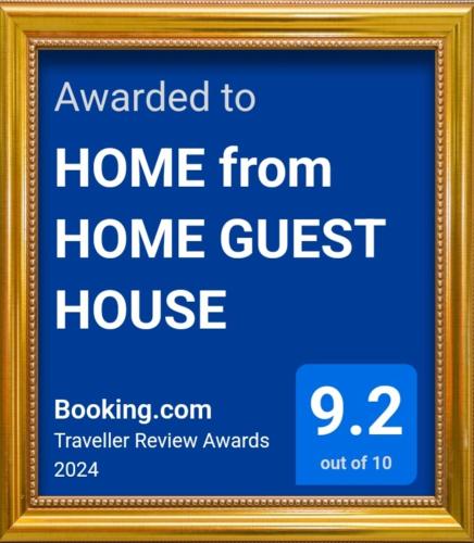 HOME from HOME GUEST HOUSEに飾ってある許可証、賞状、看板またはその他の書類
