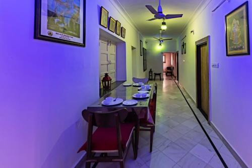 a dining room with a long table and chairs at Matra Chaya in Jodhpur