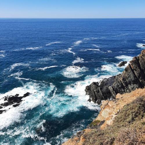 an aerial view of the ocean from a cliff at Casa Inglesa Roosa 2 Persoons Accommodatie Appartement Sunny in Relíquias