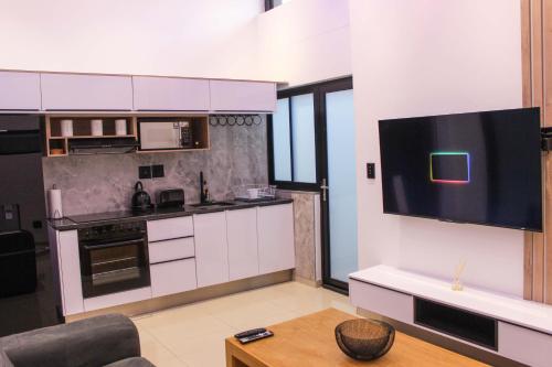 Η κουζίνα ή μικρή κουζίνα στο Deluxe Residence - Windhoek