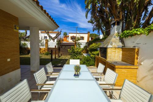 VILADOMAT BEACH - Only Families Villa