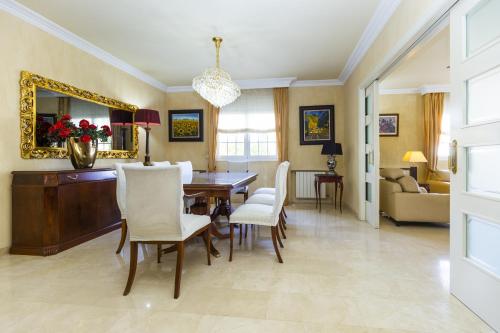 VILADOMAT BEACH - Only Families Villa