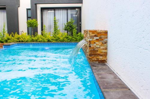 Πισίνα στο ή κοντά στο Deluxe Residence - Windhoek