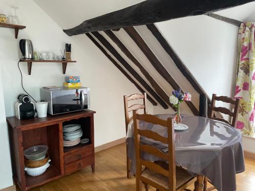 Photo de la galerie de l'établissement Appartement 1 chambre et Mezzanine, à Hargeville