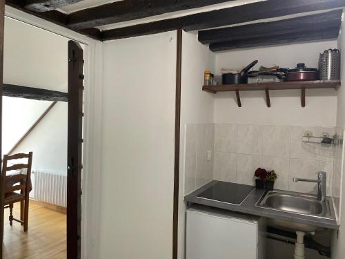 Photo de la galerie de l'établissement Appartement 1 chambre et Mezzanine, à Hargeville