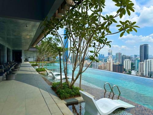 a hotel swimming pool with a view of the city at AXON RESIDENCE AT BUKIT BiNTANG KUALA LAMPUR in Kuala Lumpur