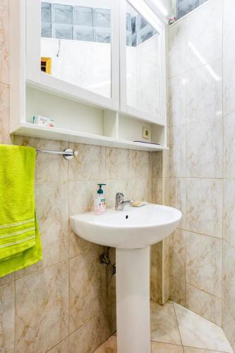 a bathroom with a sink and a green towel at House CONTU1000 in Porto