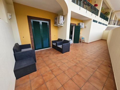 a living room with two chairs and a tile floor at Apartment Bonimar in Funchal