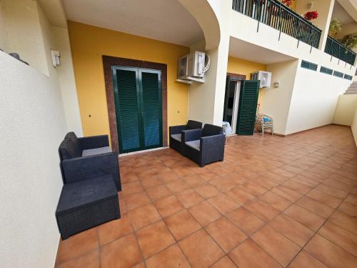 a living room with two chairs and a patio at Apartment Bonimar in Funchal