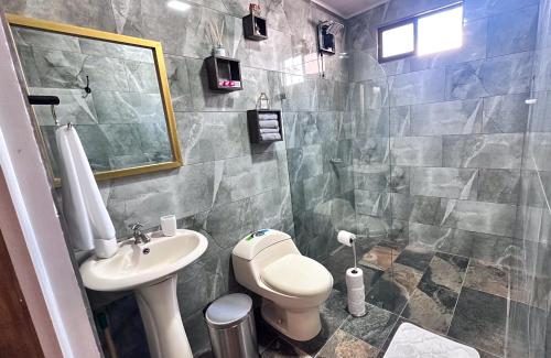 Koupelna v ubytování Alojamiento completo en el centro de San Ramón
