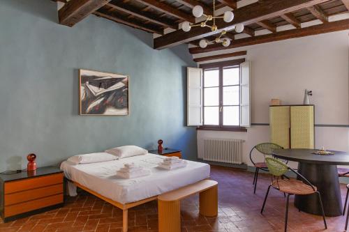 Stunning & Sunny Studio near Piazza Santo Spirito