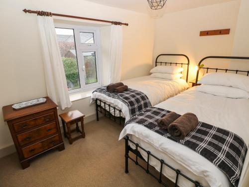 a bedroom with two beds and a window at Rose Villa in Builth Road