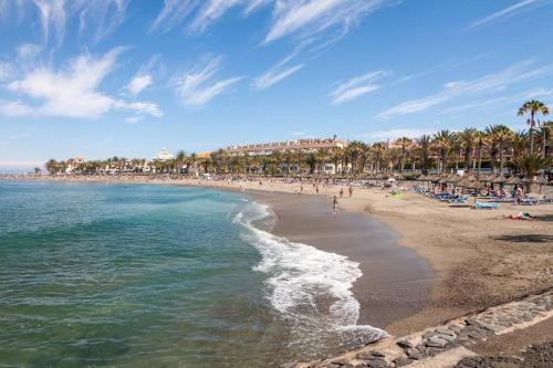 Muy bonito piso en los cristianos centro