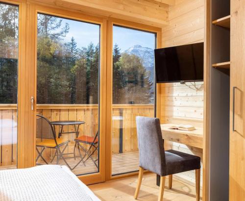 TV a/nebo společenská místnost v ubytování Hotel Gasthof Stuibenfall