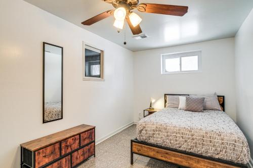 Katil atau katil-katil dalam bilik di Pet-Friendly Silver Spring Home 2 Mi to Downtown!
