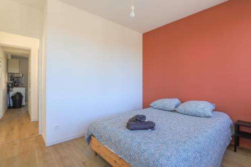 a bedroom with a bed with a stuffed animal on it at Appartement Calme - Arras Arrière Gare in Arras