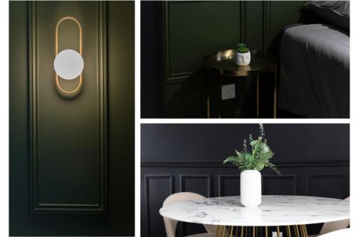 una habitación con una puerta verde y una mesa con una planta en Beautiful apartment - Cozy - Near Paris, en LʼÎle-Saint-Denis