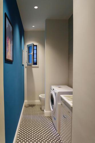 a bathroom with a toilet and a washing machine at Le Volte And Suite in Catania