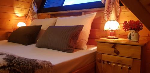 Posteľ alebo postele v izbe v ubytovaní Pokoje Apartamenty Pod Limbą