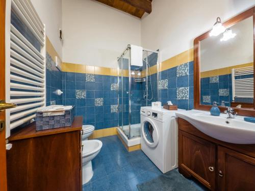 a bathroom with a washing machine and a sink at Casa Ruggiero in Palermo