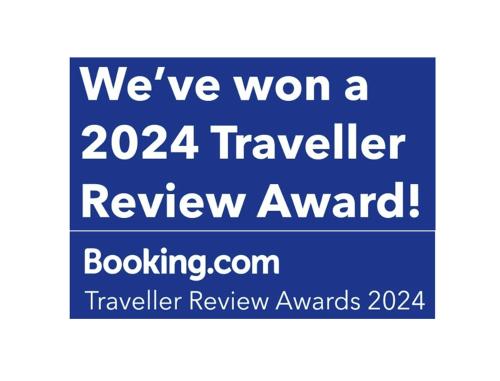 a sign that says were won a traveler review award at Lumineux 2 Chambres avec Garage privé - Tram à 1 min in Grenoble