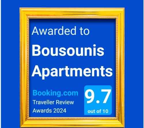 チラニにあるBousounis Apartmentsの金枠の絵