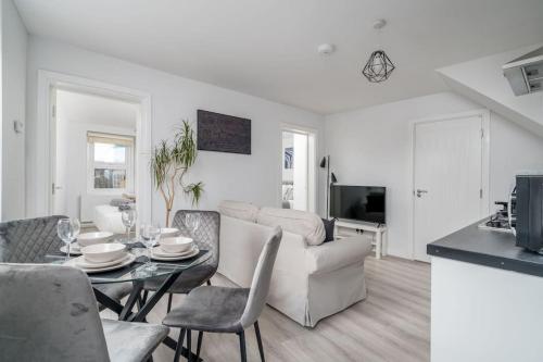 a living room with a table and a couch at Trendy 2bed apartment in Brick Lane - 3rd Floor in London