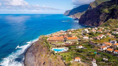 an aerial view of a resort on a cliff next to the ocean at Casa Jardim in Ponta do Pargo