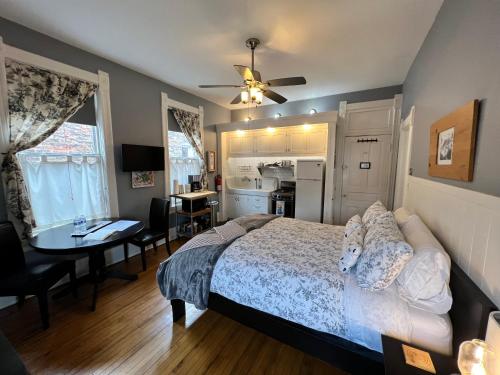 a bedroom with a bed and a desk and a kitchen at iKlektik House // Robin in Chicago