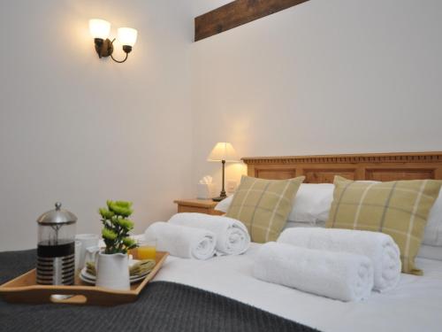 Llit o llits en una habitació de 2 Bed in Hay-on-Wye 74316