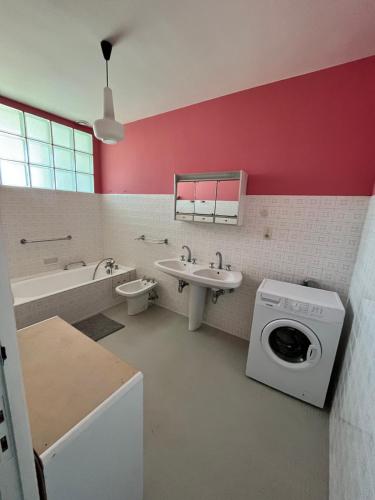 a bathroom with a washing machine and a sink at Villa 18.78, 10 min de la Suisse in Damprichard