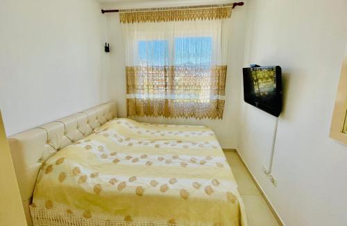 Postel nebo postele na pokoji v ubytování SeaView Apartments Rental Vlore