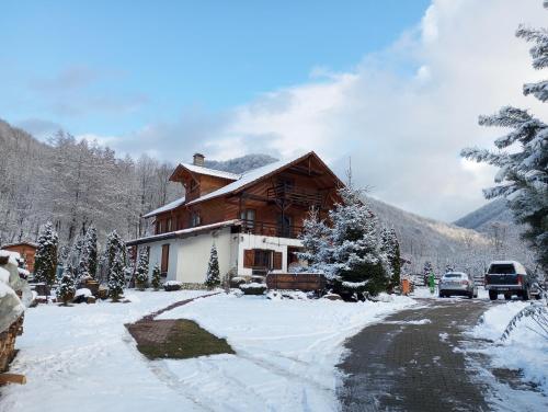 L'établissement Gasthaus Maria en hiver