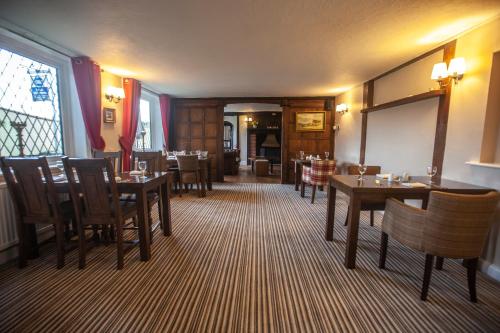 a dining room with tables and chairs in a restaurant at Best Western Brome Grange Hotel in Brome