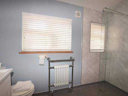 Bilik mandi di 2 Bed in Holt NCC44