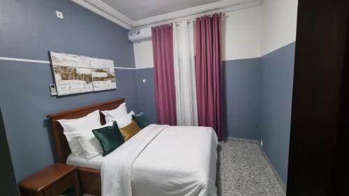 Krevet ili kreveti u jedinici u objektu APPART HOTEL MIREILLE