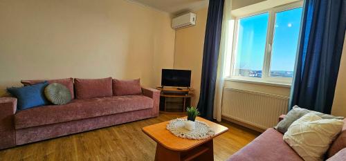 Ruang duduk di Best Two Room Apartment
