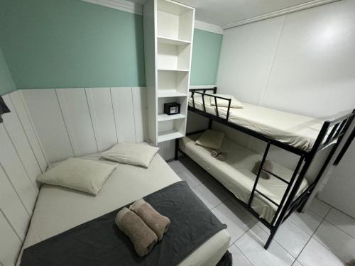 a small room with two bunk beds in it at Pousada das Estrelas in Florianópolis