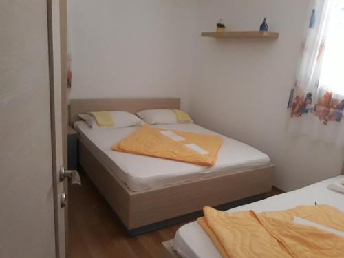 Llit o llits en una habitació de APARTMAN PAVLE