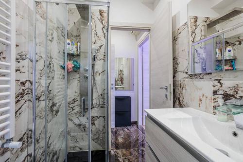 a bathroom with a shower and a sink at Appartamento Luxury Adri in Talignano